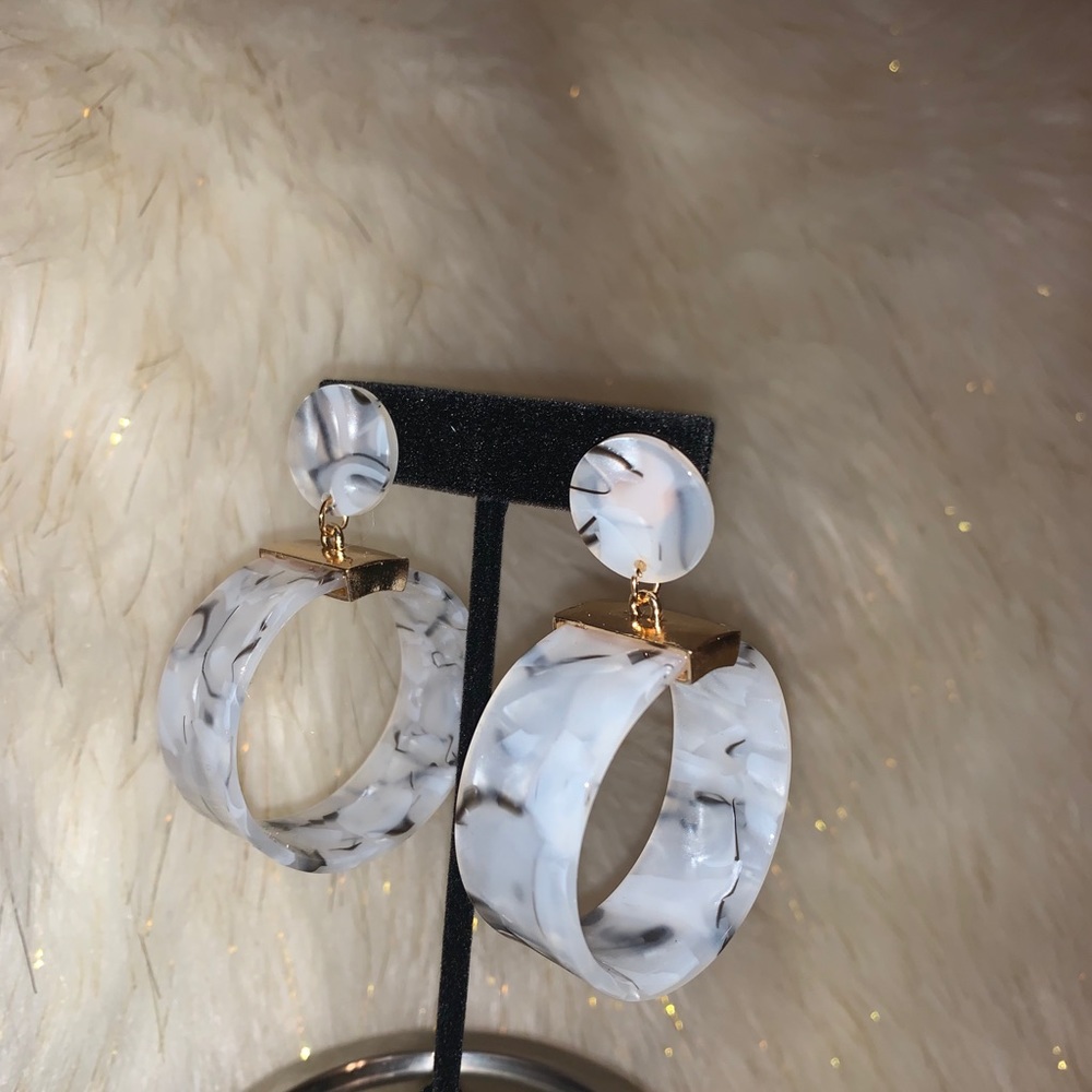 Acrylic earrings - Picture 5 of 5